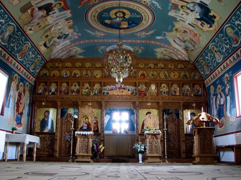 Interiorul bisericii